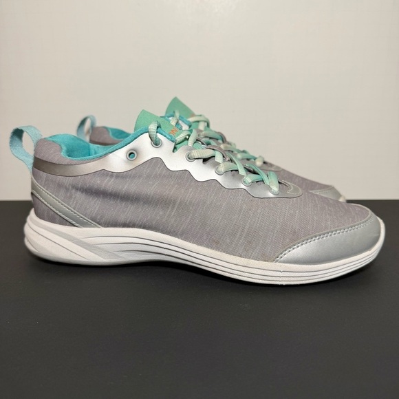 Vionic Shoes - Womens VIONIC Fyn Silver Athletic Shoes / Size 7